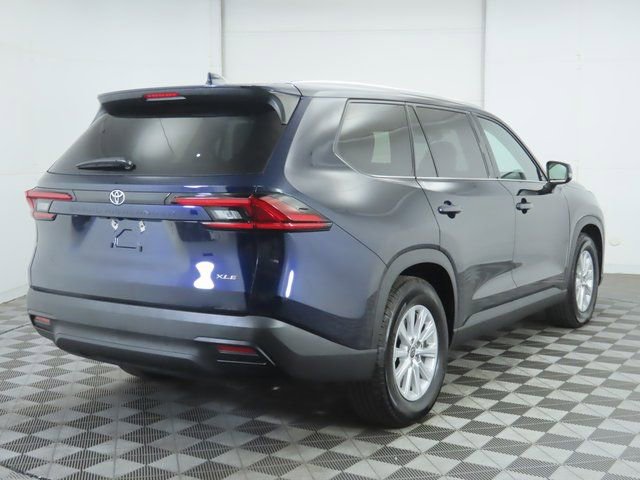 Used 2025 Toyota Grand Highlander FWD image 5