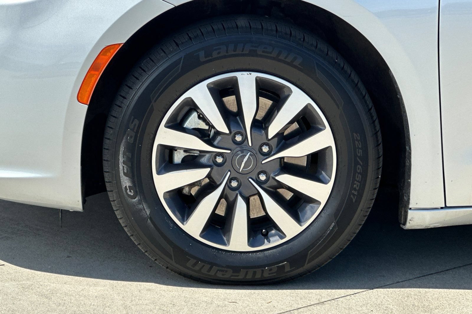 Used 2023 Chrysler Pacifica Touring-L FWD image 26