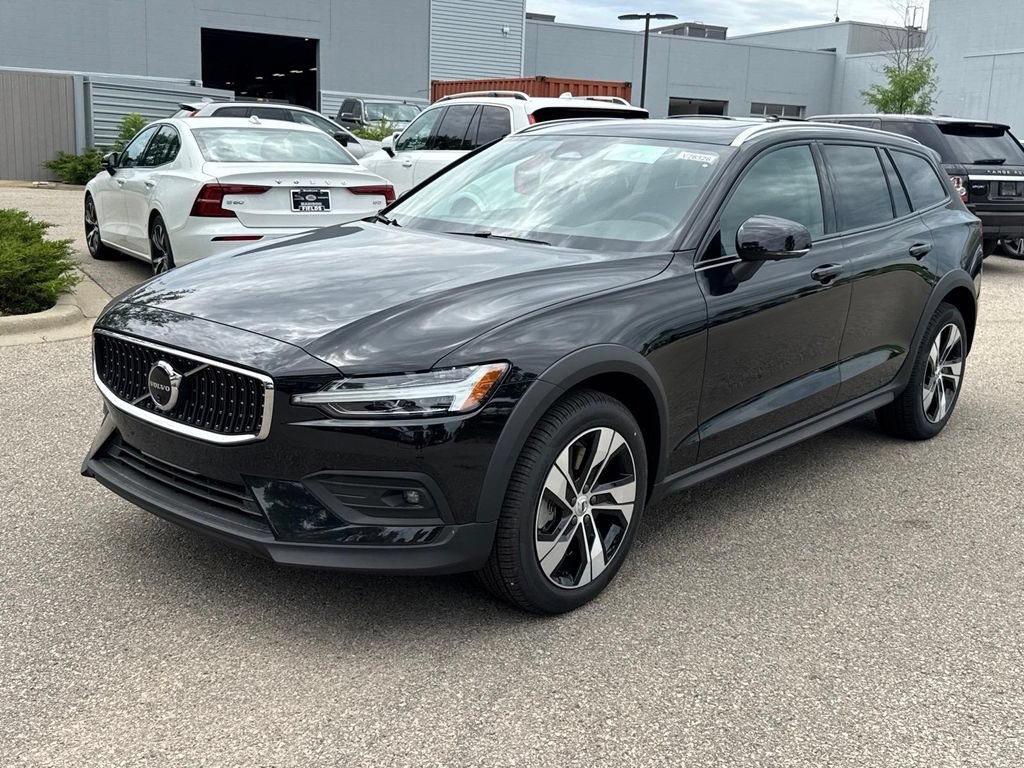 New 2026 Volvo V60 B5 Cross Country Plus w/ Climate Package AWD/4WD image 1