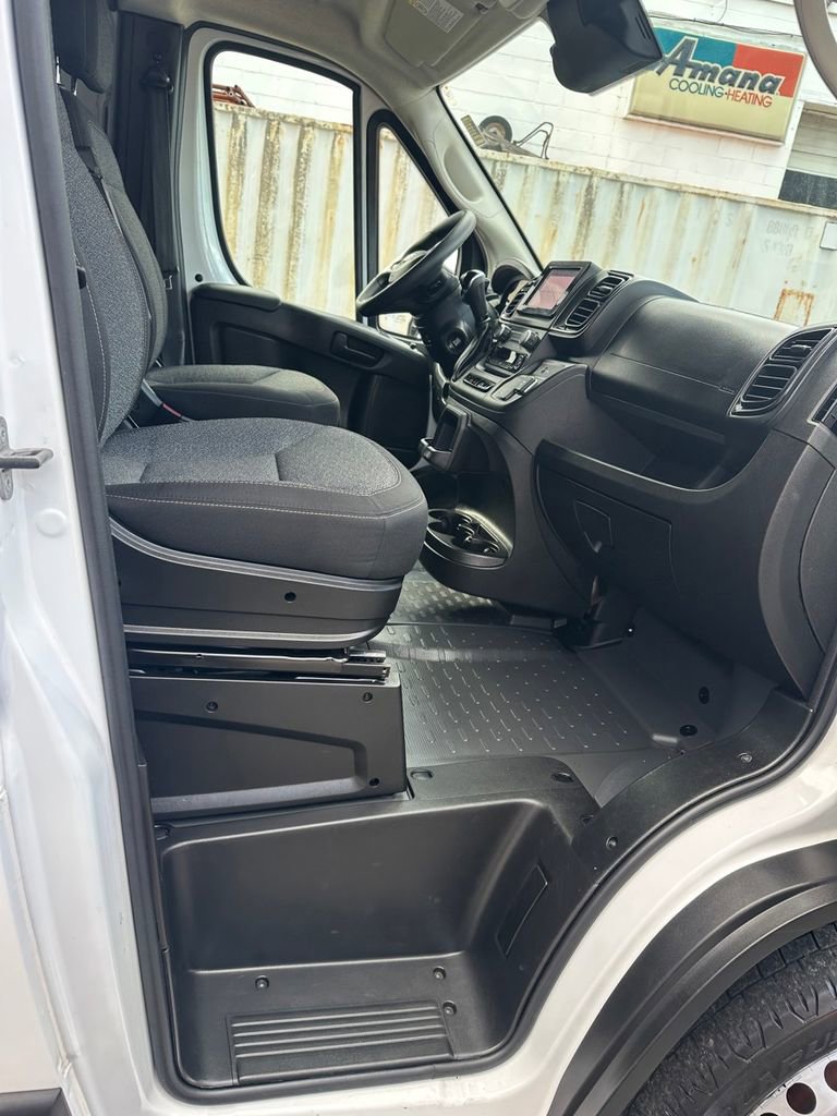 Used 2025 RAM ProMaster 2500 w/ Convenience Group FWD image 32