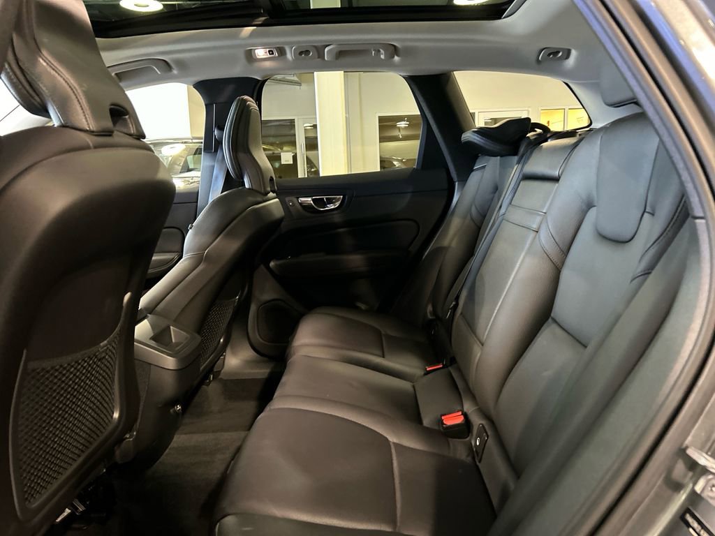 Used 2020 Volvo XC60 T6 Momentum w/ Protection Package Premier AWD/4WD image 21
