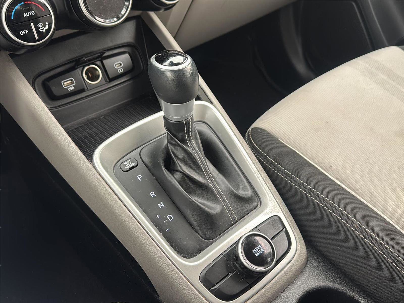 Used 2023 Hyundai Venue SEL w/ Cargo Package image 20