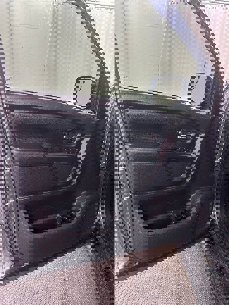 Used 2019 Nissan Titan SV w/ SV Convenience Package image 8