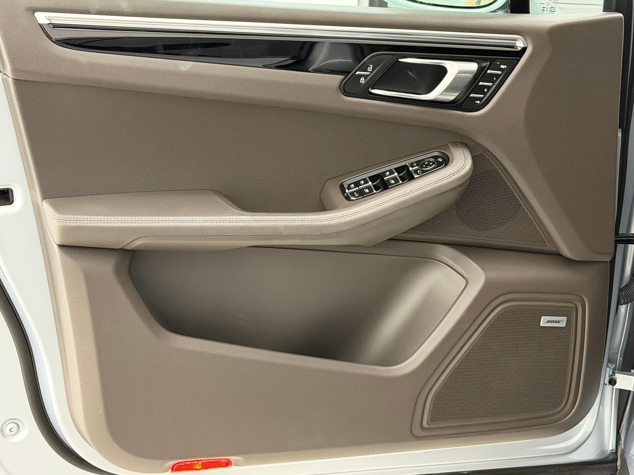 Certified 2024 Porsche Macan S AWD/4WD image 14