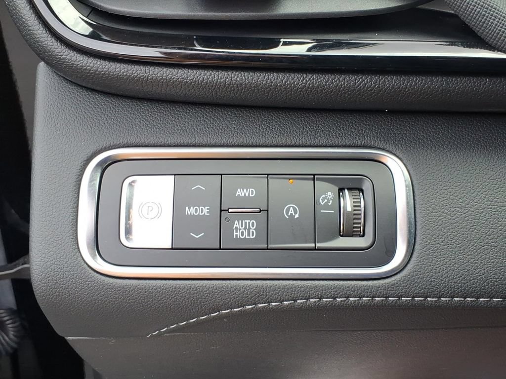 Certified 2025 Buick Enclave Preferred AWD/4WD image 17