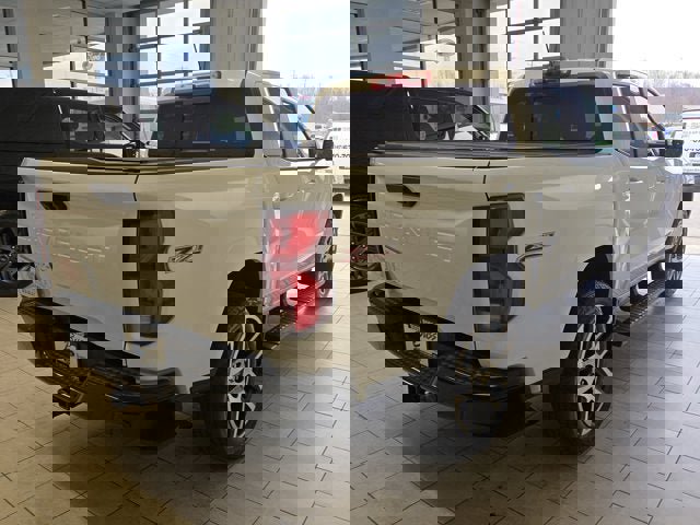 Used 2024 Chevrolet Colorado Z71 w/ Z71 Convenience Package 2 image 11