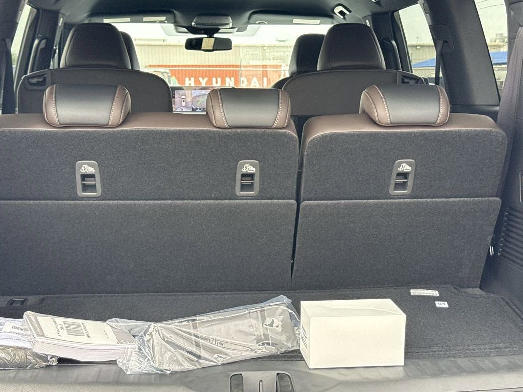 New 2026 Nissan Armada SL w/ Captain's Chari Seat Package image 31