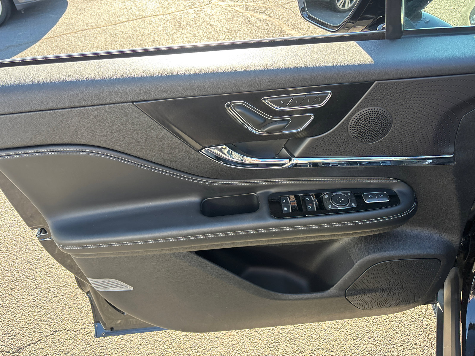 Certified 2023 Lincoln Corsair Reserve w/ Equipment Group 201A image 11