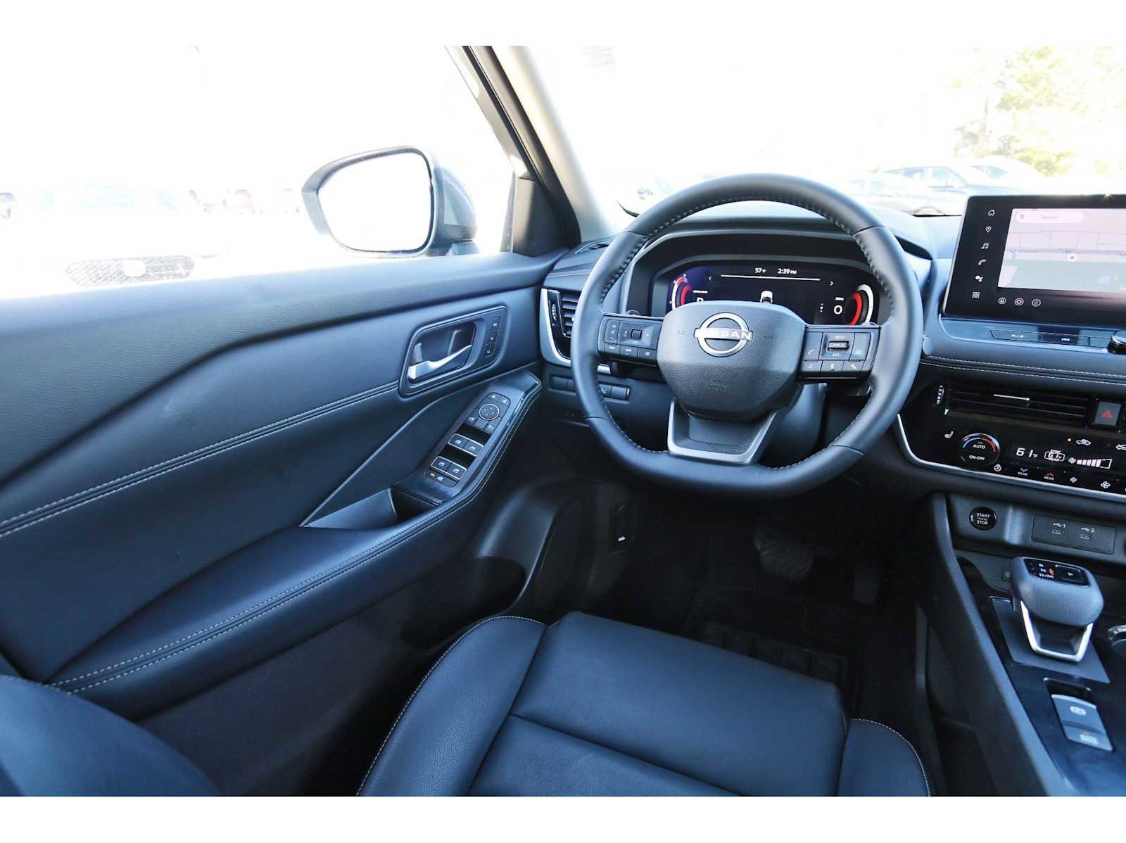 Used 2025 Nissan Rogue SL w/ Tech Package image 6