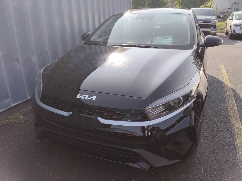 Used 2023 Kia Forte LXS w/ LXS Technology Package FWD image 7