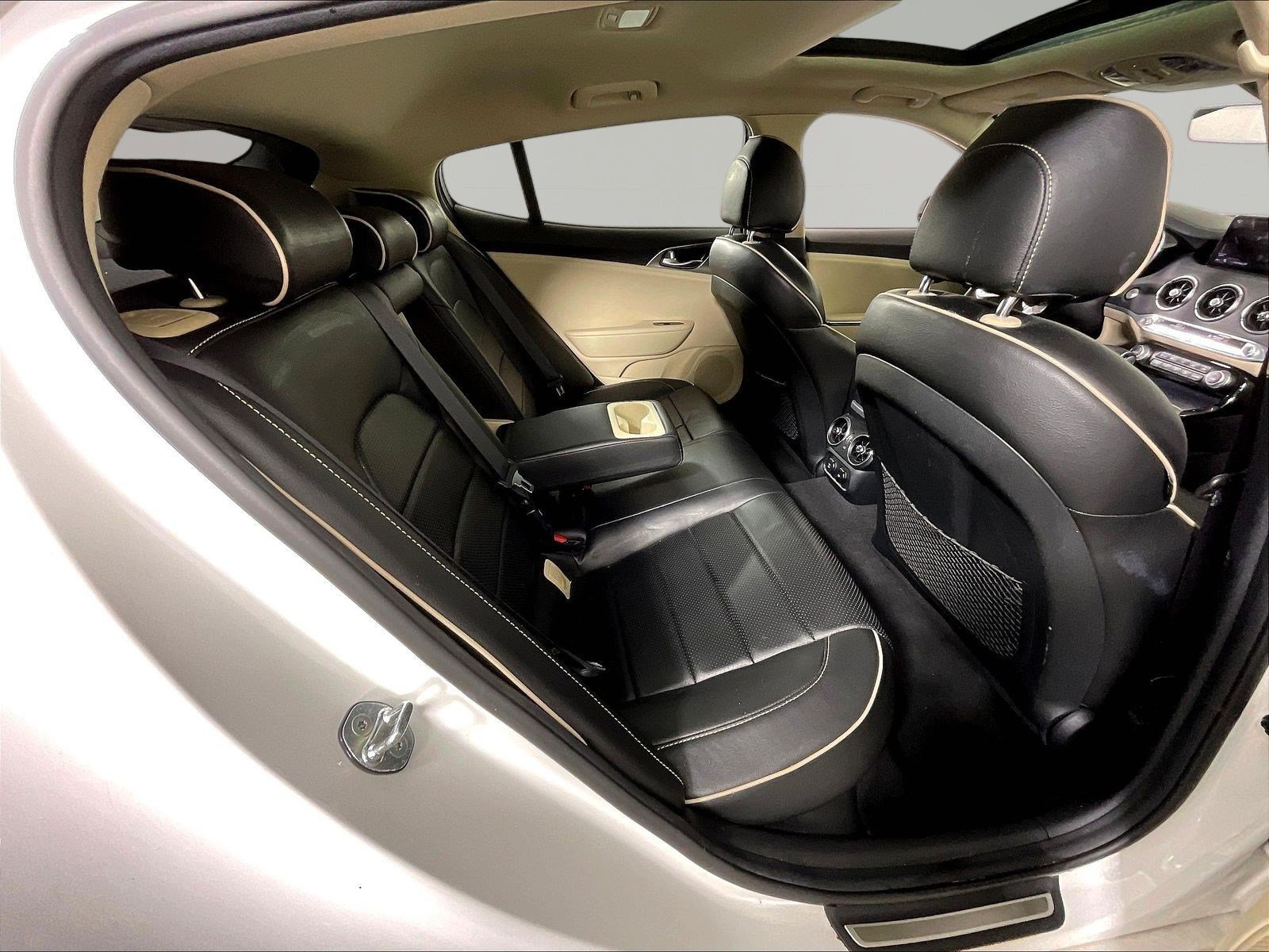 Used 2022 Kia Stinger GT1 AWD/4WD image 25