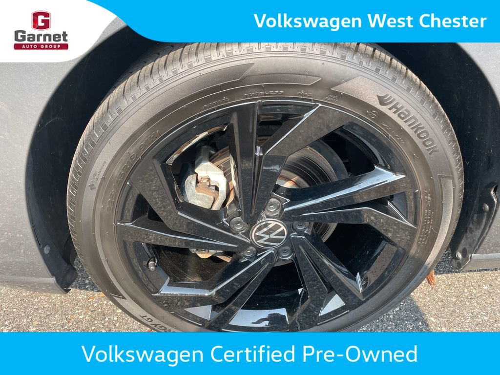 Certified 2025 Volkswagen Jetta SE w/ Black Wheel Package FWD image 35