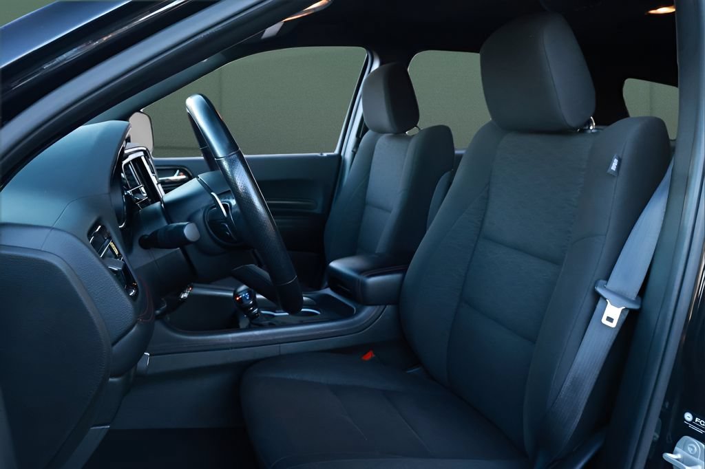 Used 2023 Dodge Durango GT RWD image 2