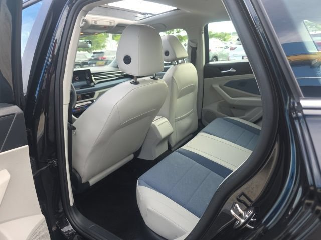 Used 2025 Volkswagen Jetta SE FWD image 24