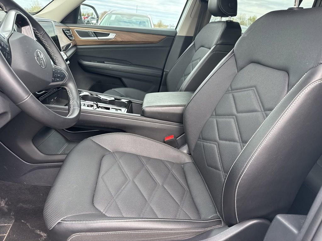 Used 2025 Volkswagen Atlas SE AWD/4WD image 9