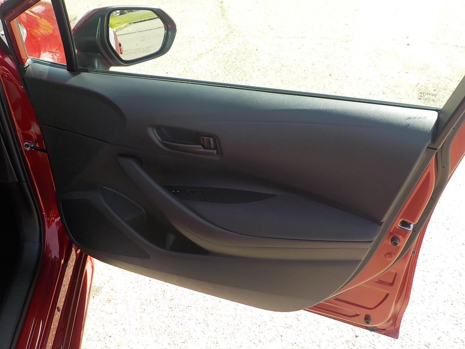 Used 2025 Toyota Corolla LE FWD image 17