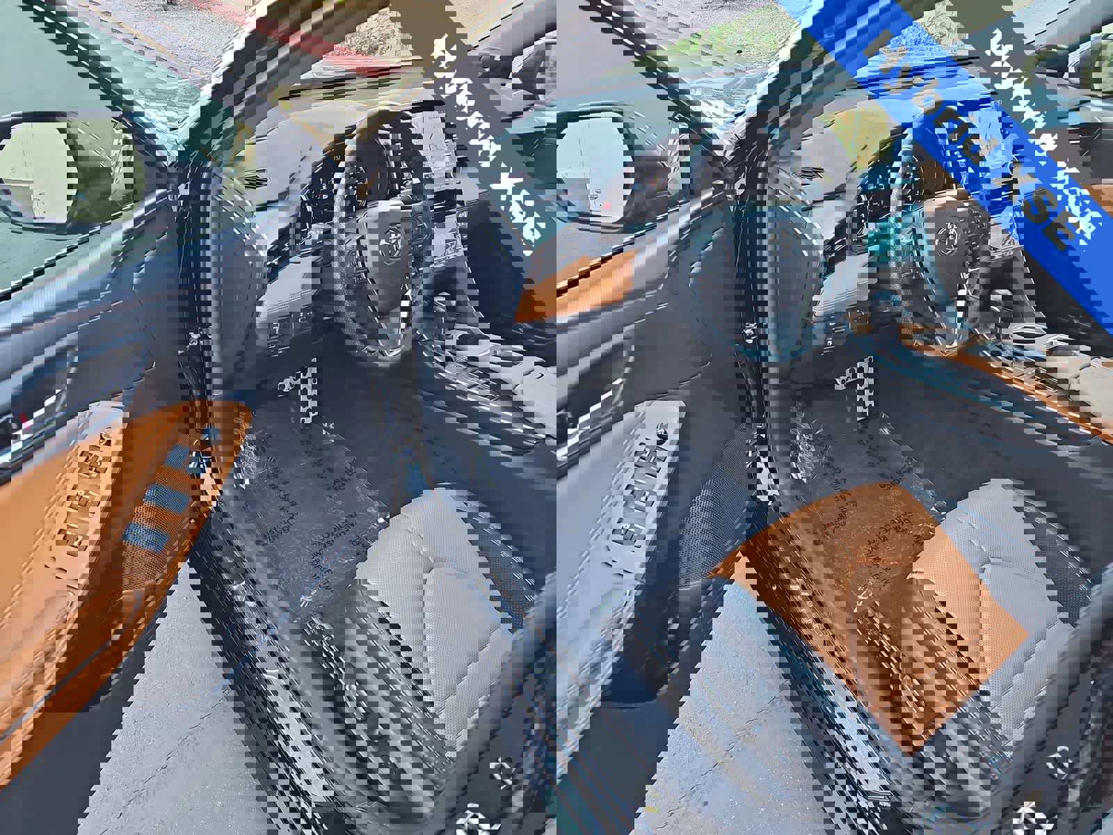 Used 2021 Toyota Avalon XSE image 10