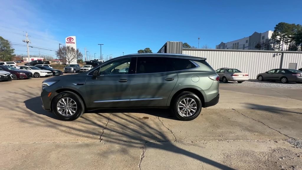 Used 2023 Buick Enclave Essence image 3