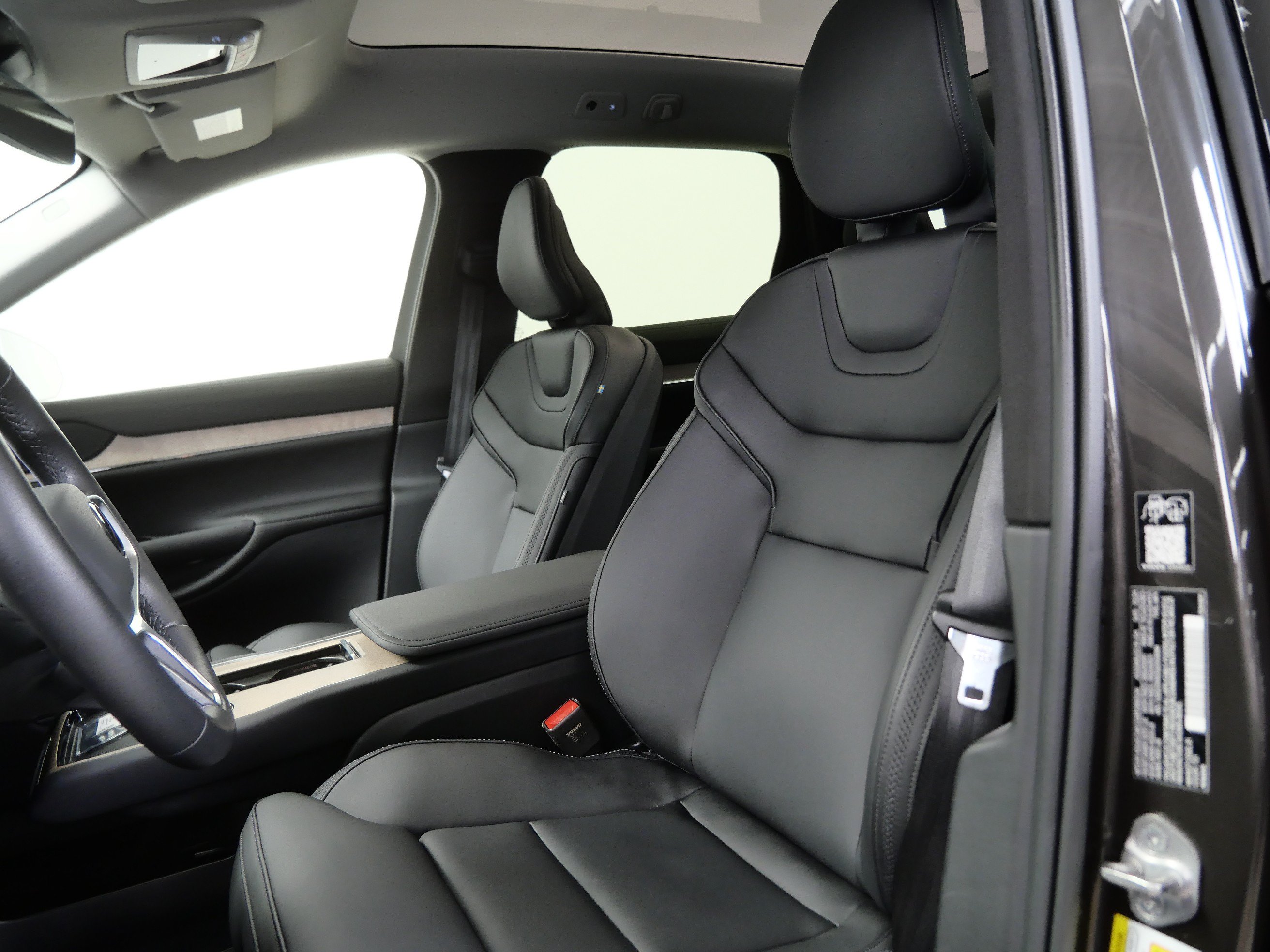 Used 2025 Volvo EX90 Plus AWD/4WD image 14