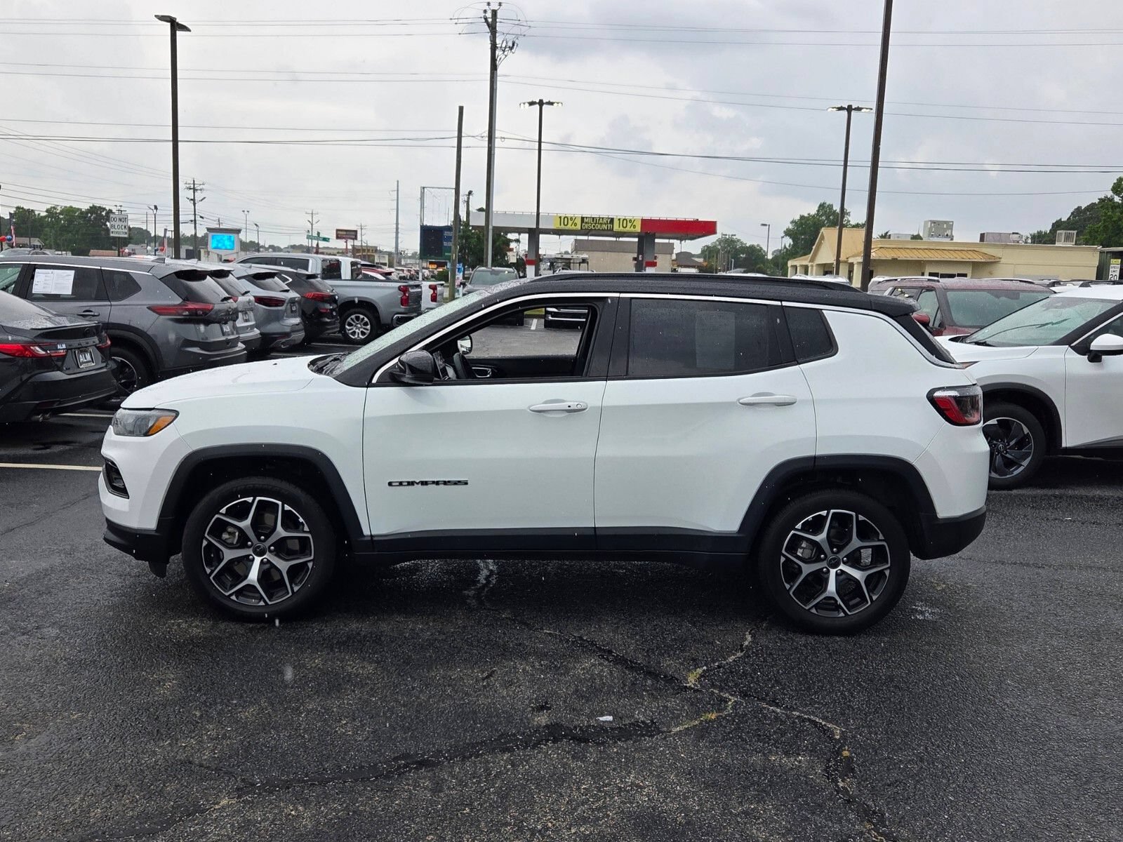 Used 2025 Jeep Compass Limited AWD/4WD image 4