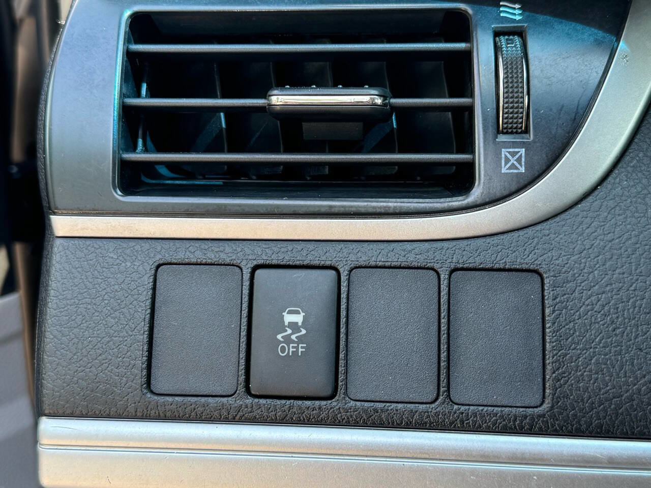 Used 2012 Toyota Camry LE image 22