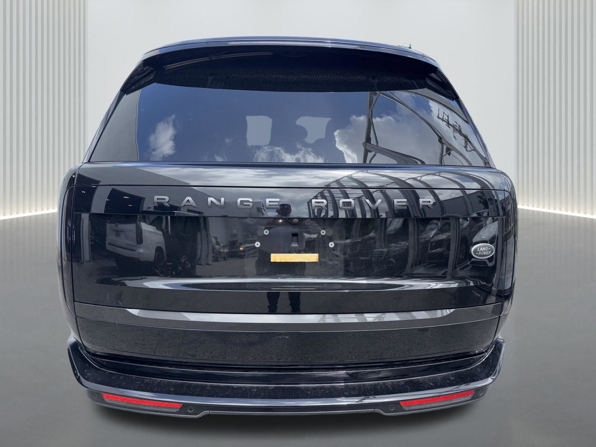 Used 2023 Land Rover Range Rover SE image 5