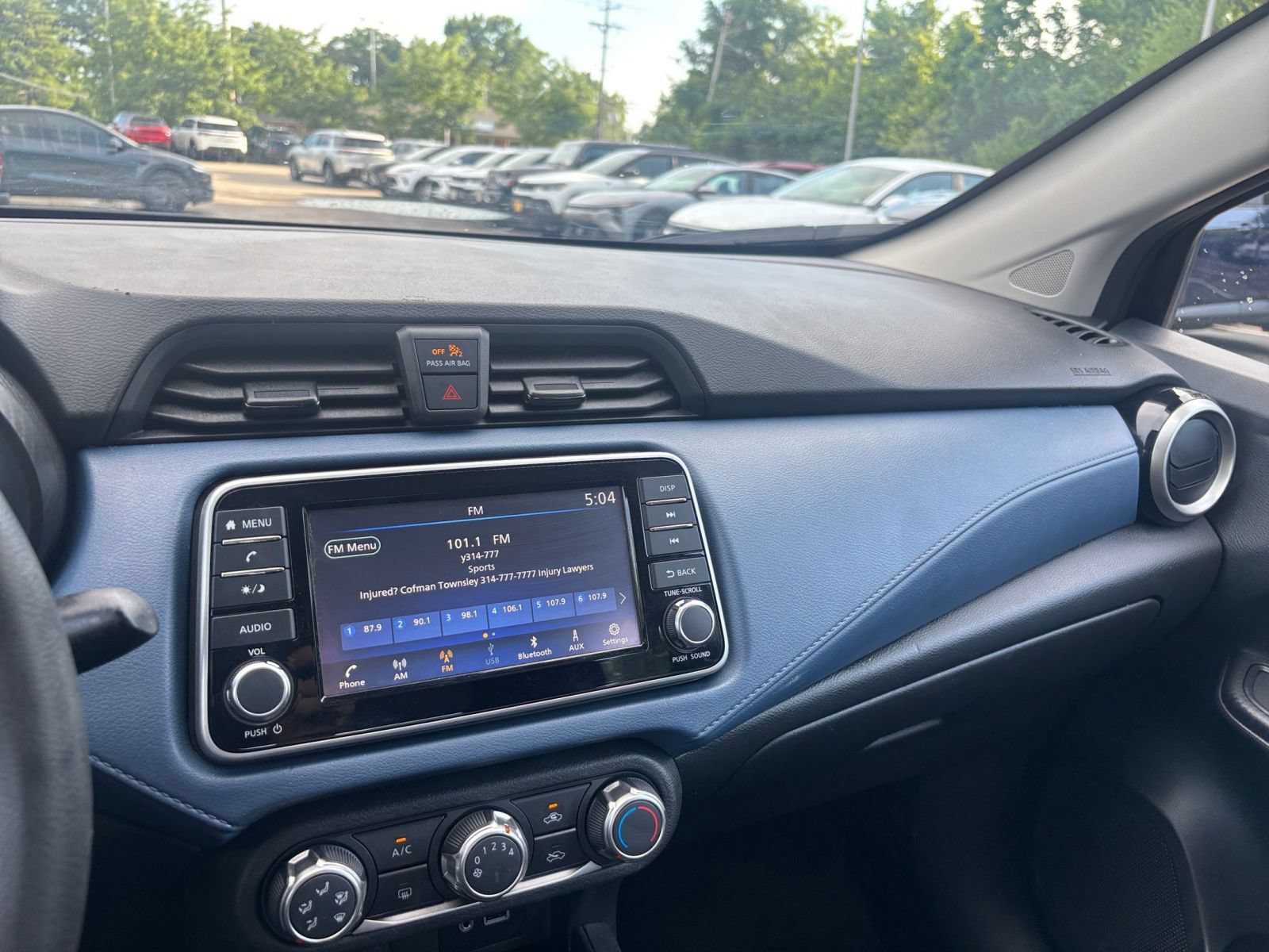Used 2025 Nissan Versa SV FWD image 34