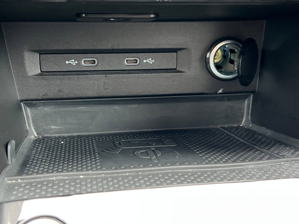 Used 2024 Volkswagen Taos SEL image 28