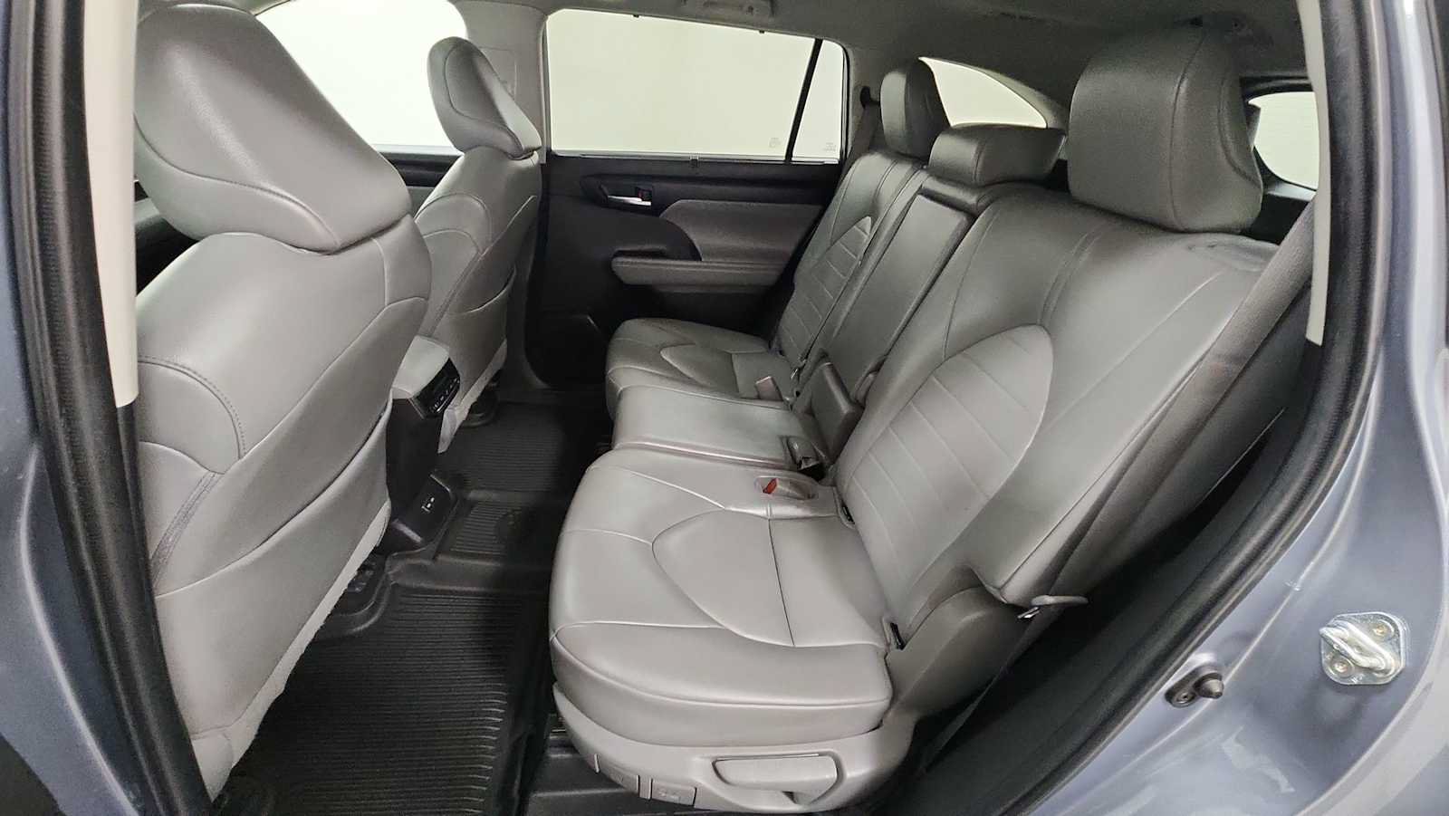 Certified 2022 Toyota Highlander XLE AWD/4WD image 25
