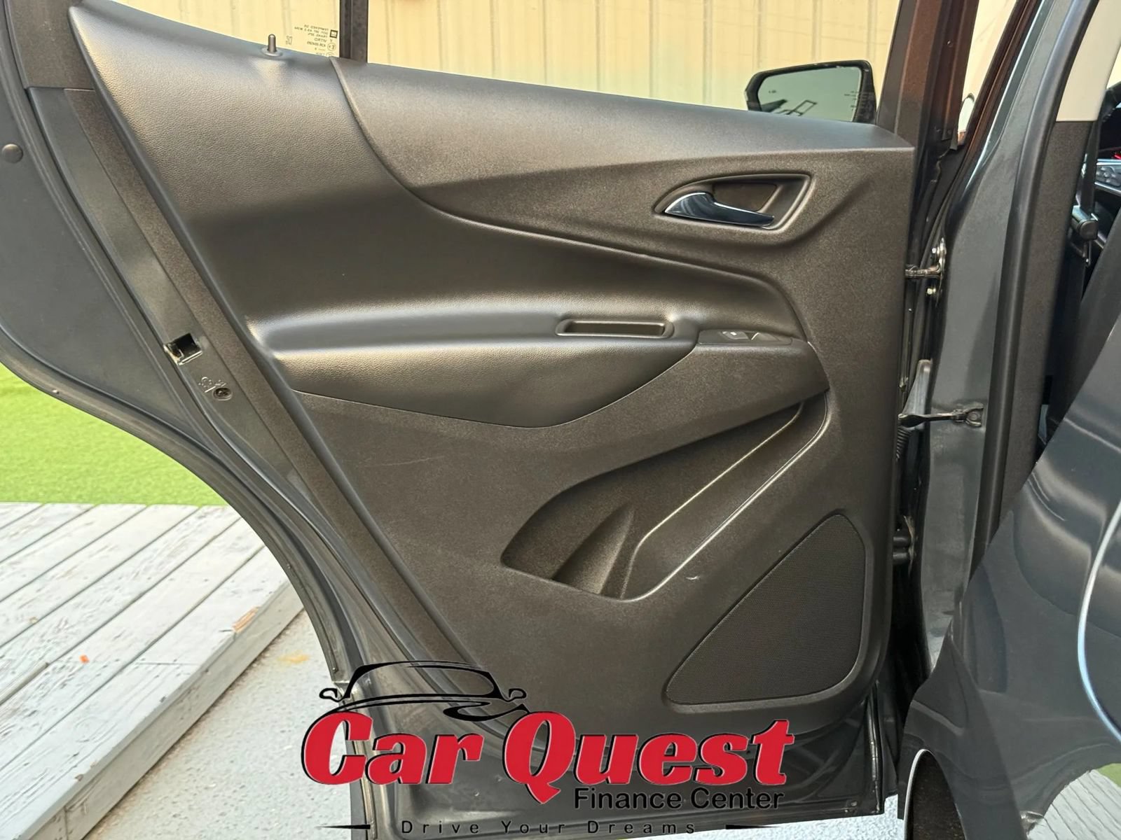 Used 2019 Chevrolet Equinox LT w/ Driver Convenience Package FWD image 13