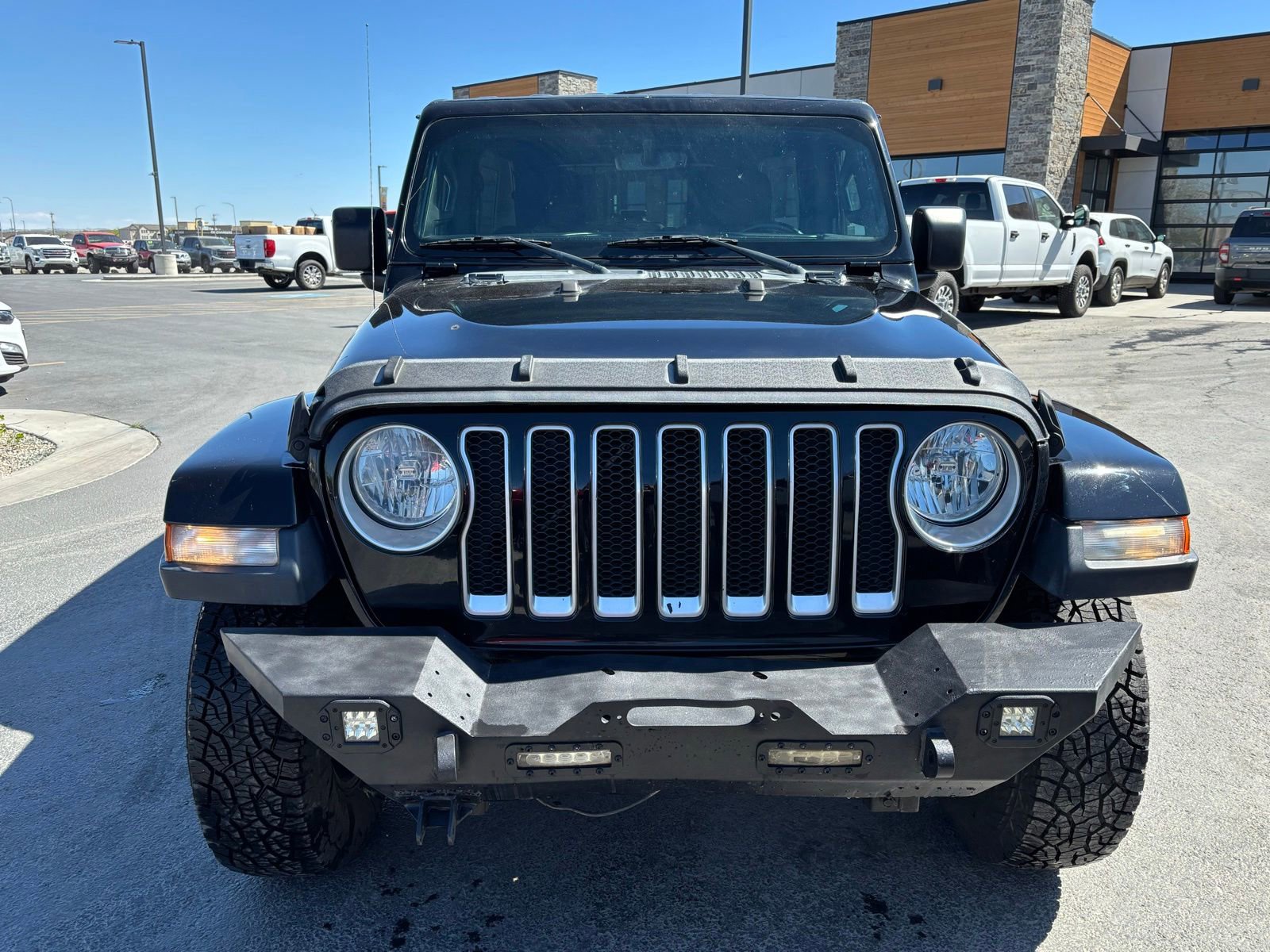 Used 2018 Jeep Wrangler Unlimited Sahara w/ Uconnect 4C Nav & Sound Group AWD/4WD image 2