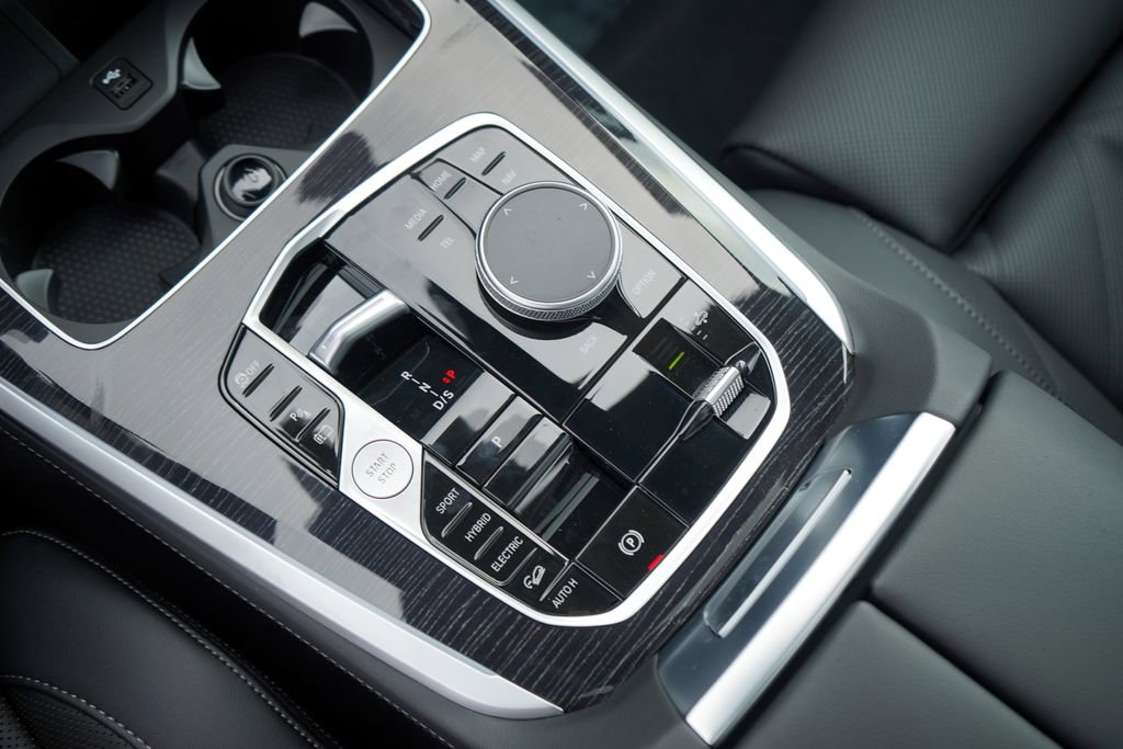 New 2026 BMW X5 xDrive50e w/ M Sport Package image 18