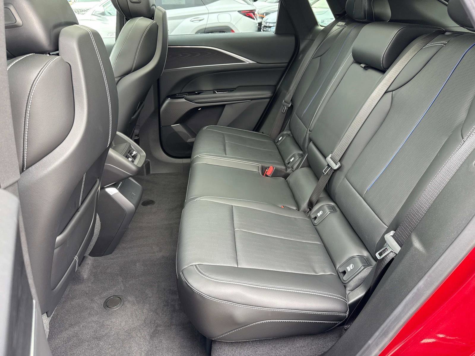 Used 2024 Cadillac Lyriq Luxury w/ LPO, Floor Liner Package image 22