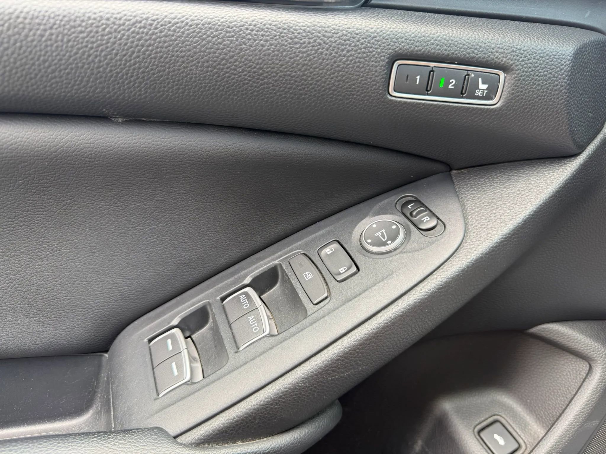 Used 2018 Honda Accord EX-L image 17