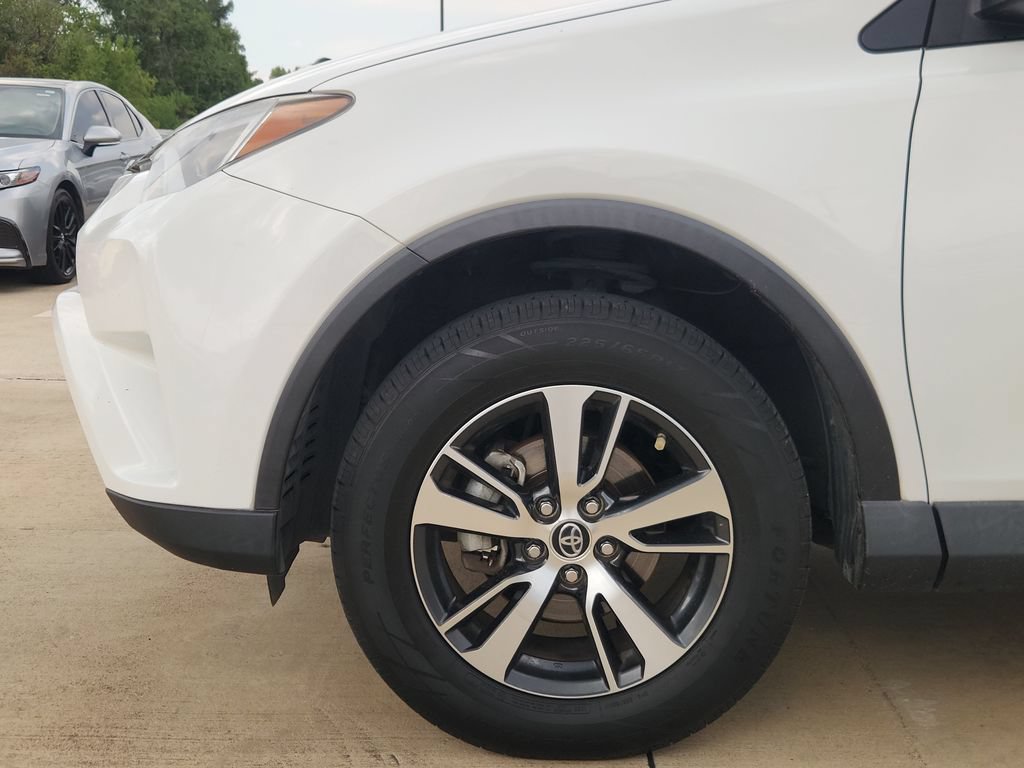 Used 2018 Toyota RAV4 XLE FWD image 9