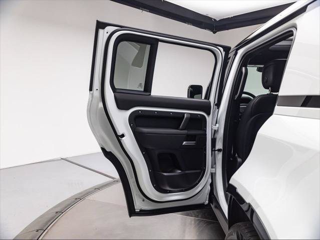 New 2026 Land Rover Defender 110 X-Dynamic SE AWD/4WD image 25