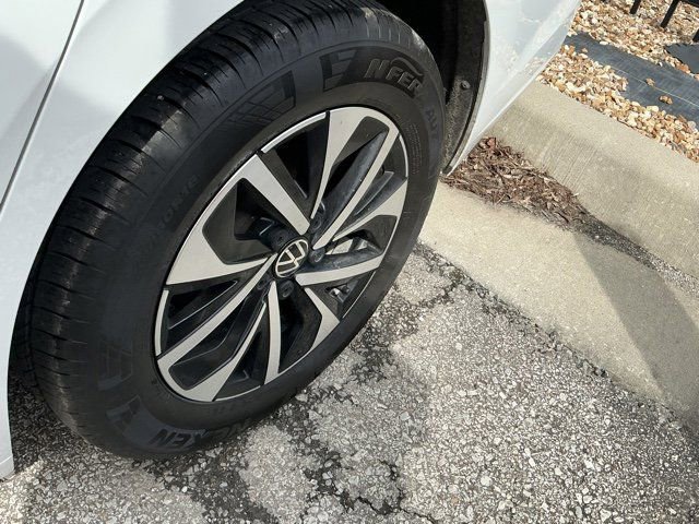 Used 2025 Volkswagen Jetta S image 11