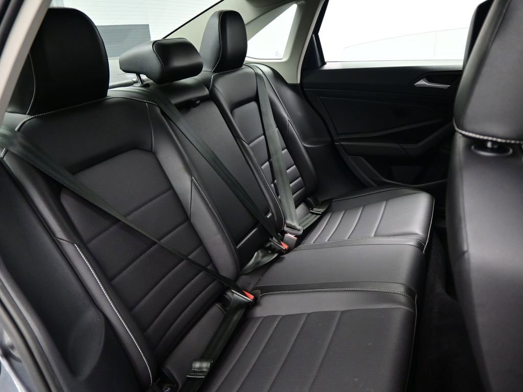 Used 2022 Volkswagen Jetta SE image 35