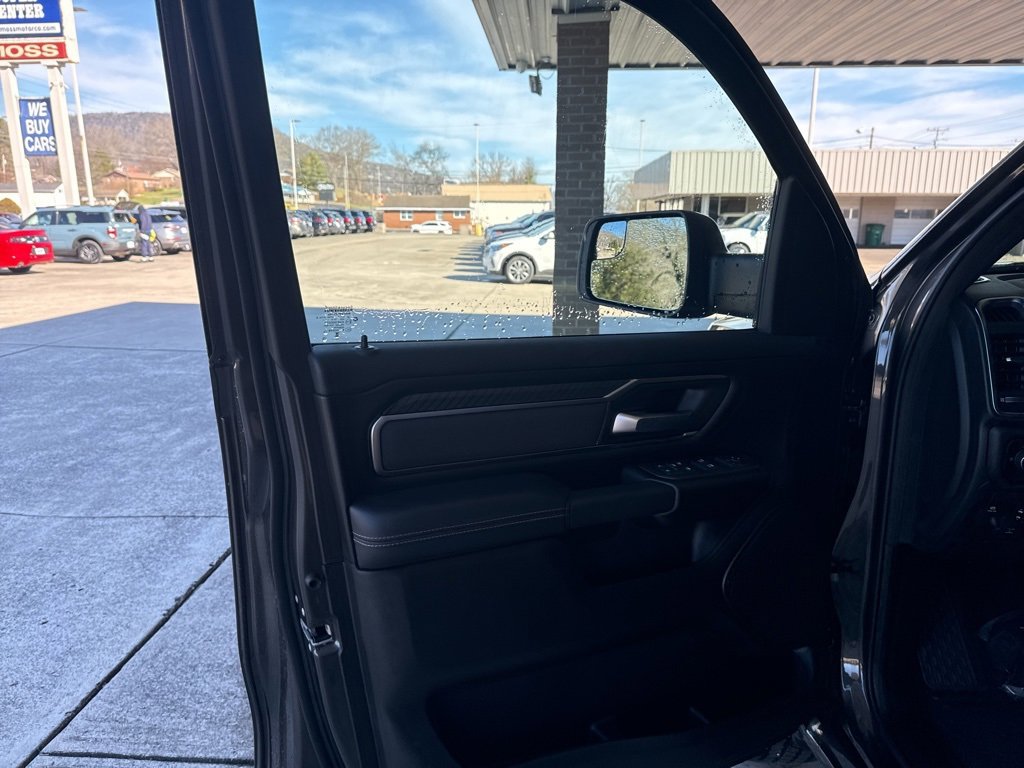 New 2026 RAM 1500 4x4 Crew Cab image 17
