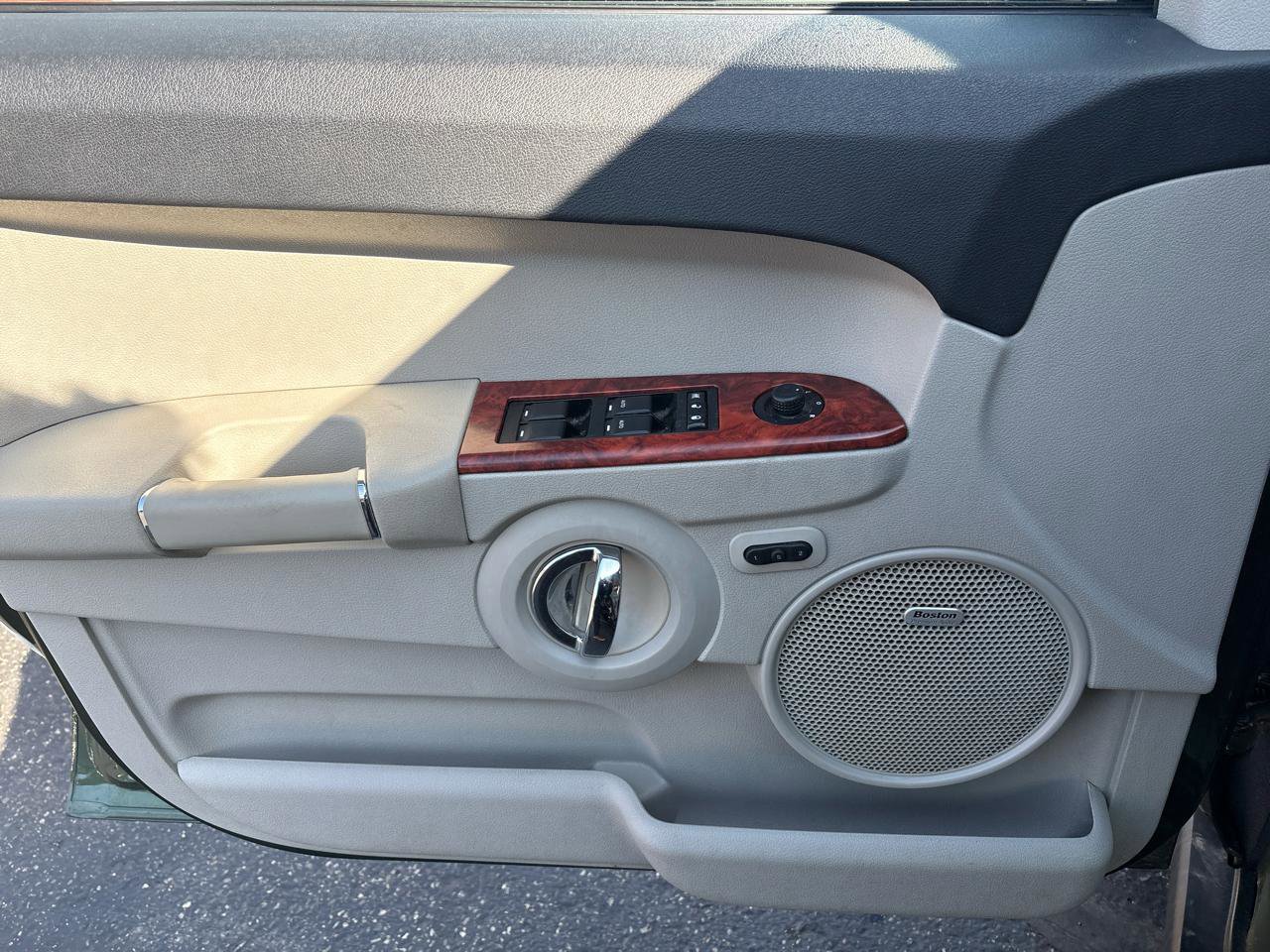 Used 2007 Jeep Commander Limited w/ Trailer Tow Group IV image 9