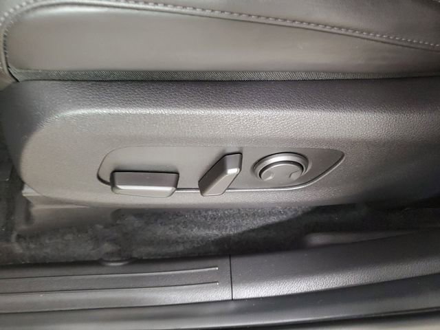 Used 2024 Kia Carnival EX image 24