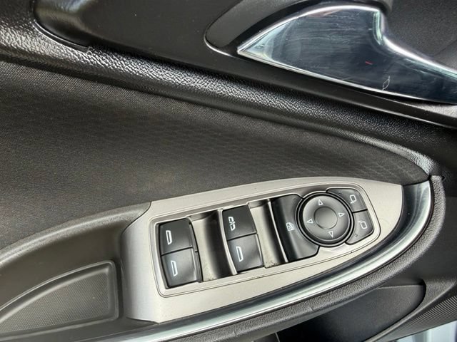 Used 2017 Chevrolet Malibu LT FWD image 12