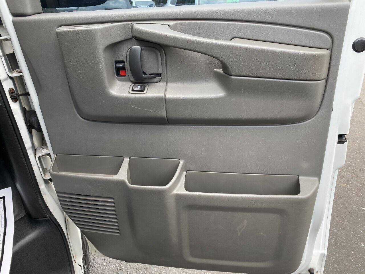 Used 2008 Chevrolet Express 3500 Extended Passenger w/ LT Preferred Equipment Group RWD image 29