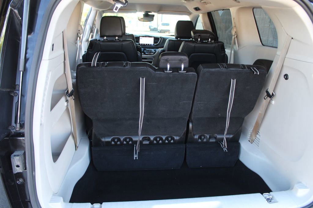 Used 2023 Chrysler Pacifica Touring-L FWD image 34