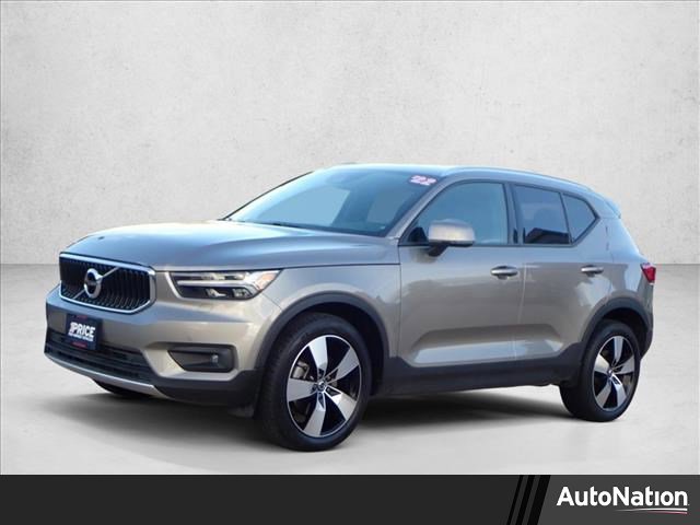 Used 2022 Volvo XC40 T5 Momentum w/ Premium Package
