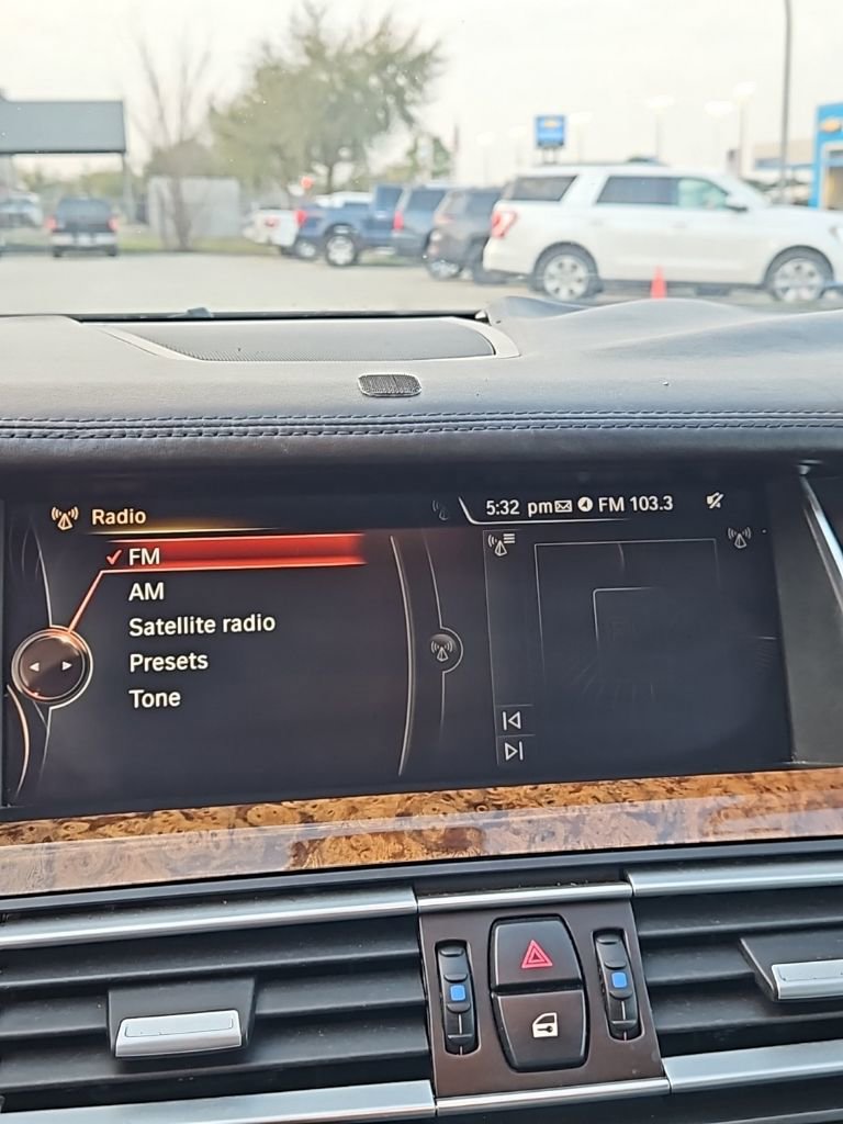 Used 2015 BMW 750i RWD image 15