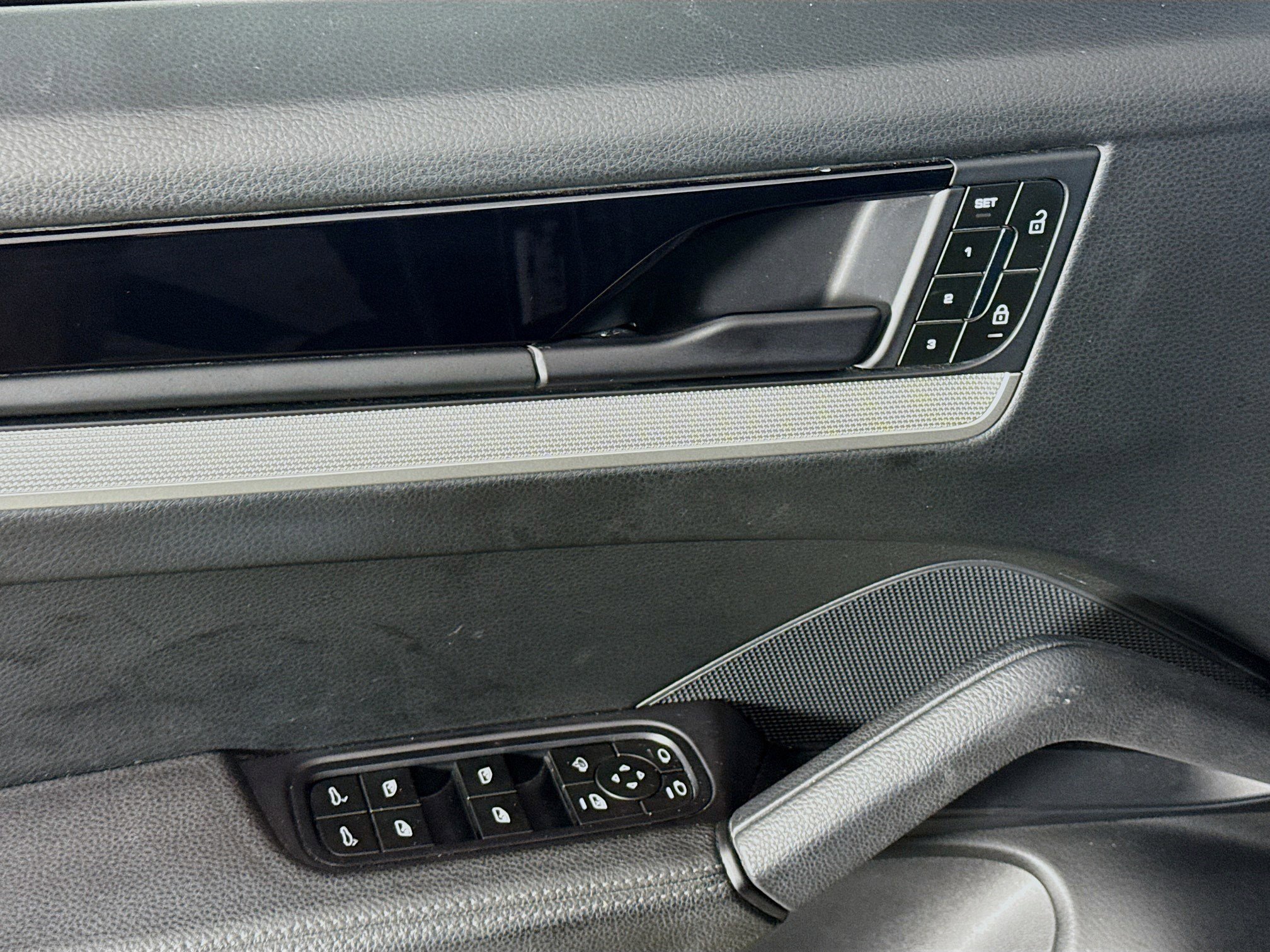 Used 2024 Porsche Cayenne S image 24