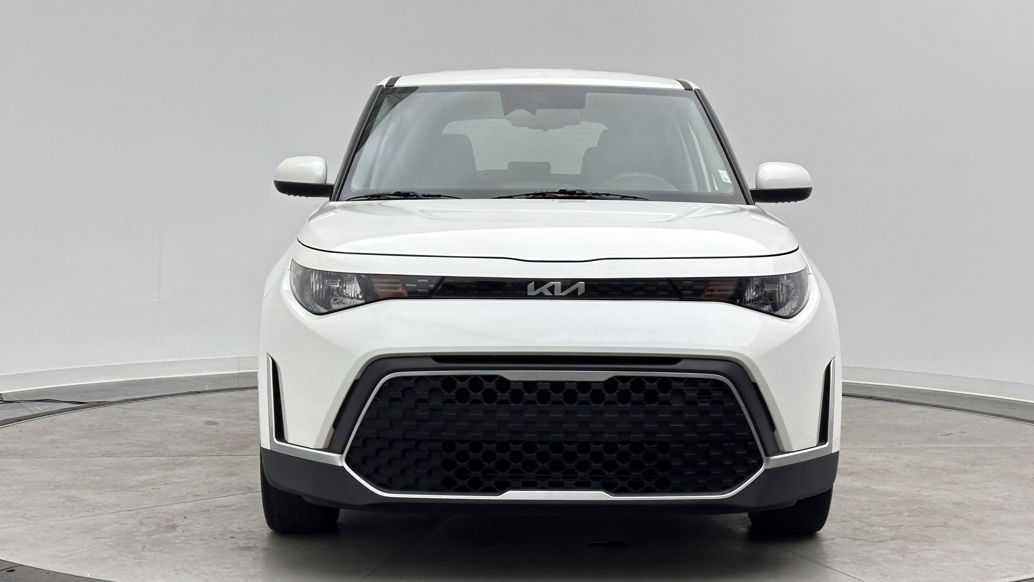 Used 2023 Kia Soul S FWD image 2