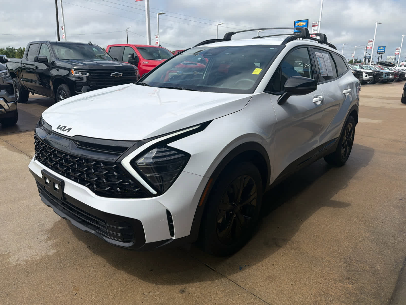 Used 2025 Kia Sportage X-Line AWD/4WD image 2