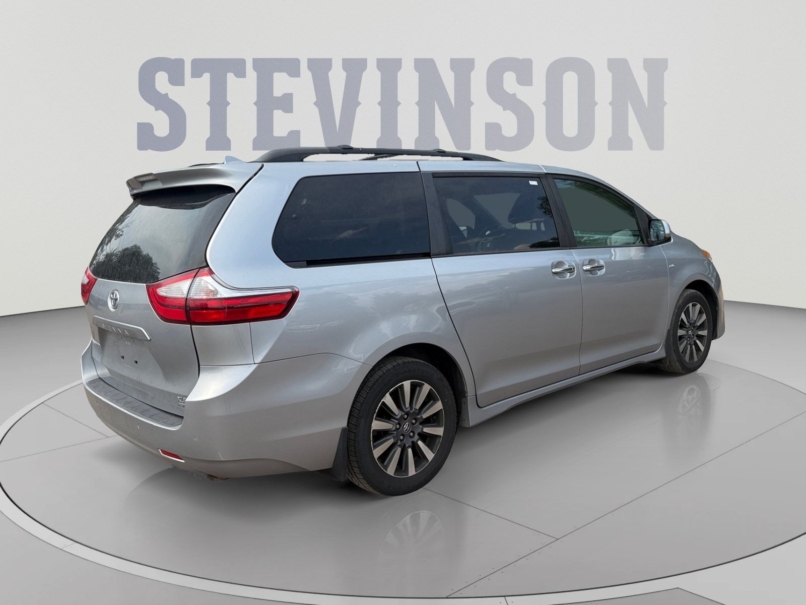 Used 2018 Toyota Sienna XLE w/ XLE Navigation Package AWD/4WD image 5